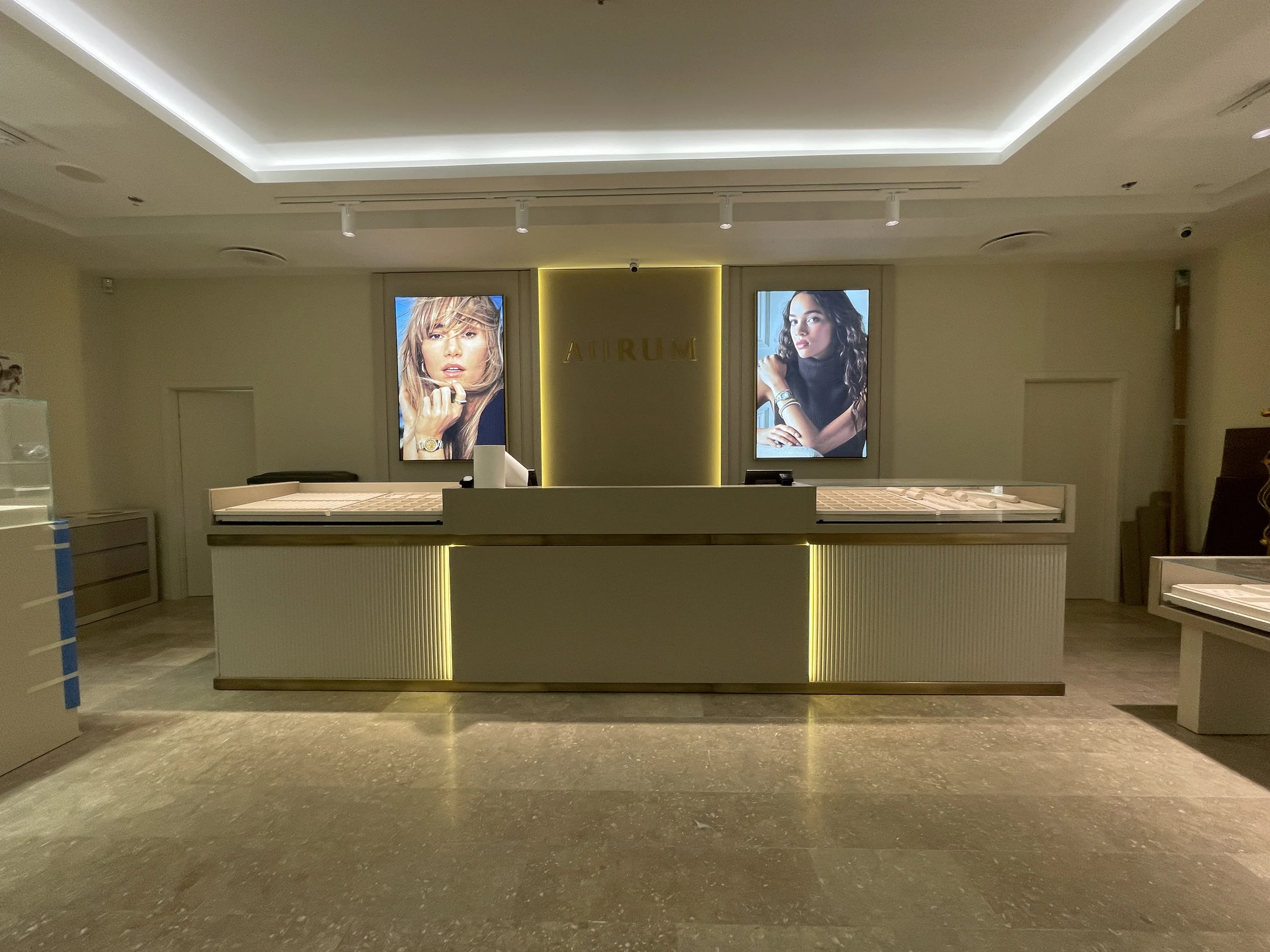 AURUM Copenhagen counter with gold-toned details and integrated lighting